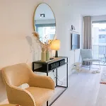 Cozy 5-Person Apartment Near The Beach In Oostende